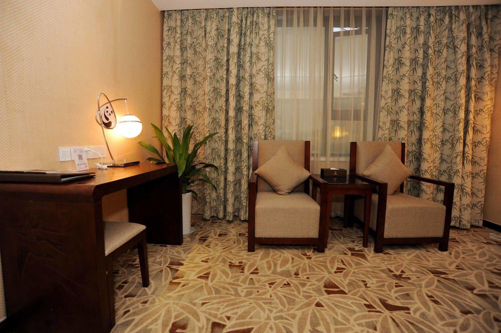 Chengdu Panda Prince Culture Hotel Exterior foto